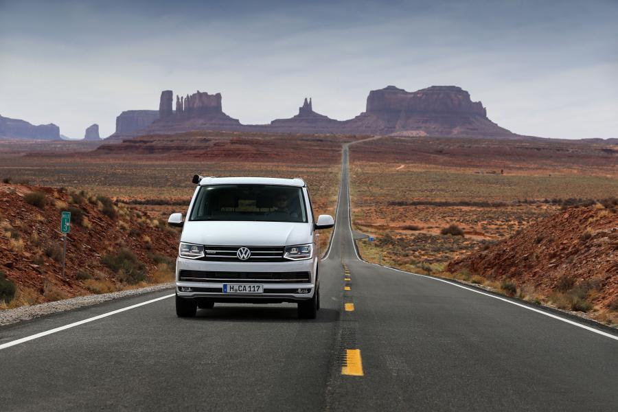  Volkswagen California Ocean Red (T6) 2016 года  (фото 6 из 33)